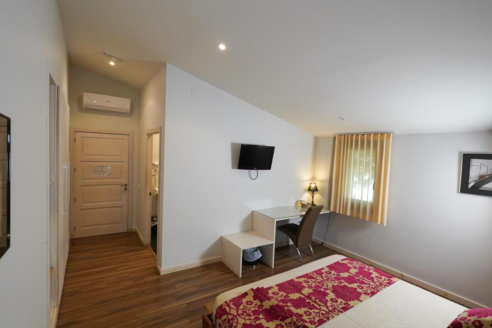 Hotel Mas Prades Deltebre Exterior photo